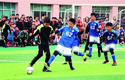 贴合他在C